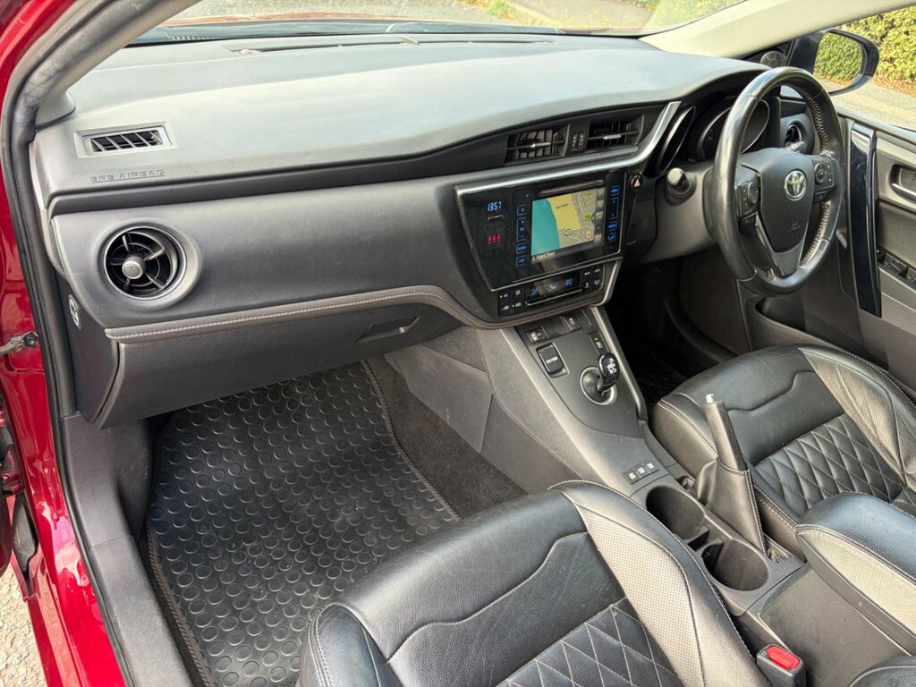 Toyota Auris Hatchback Black #13
