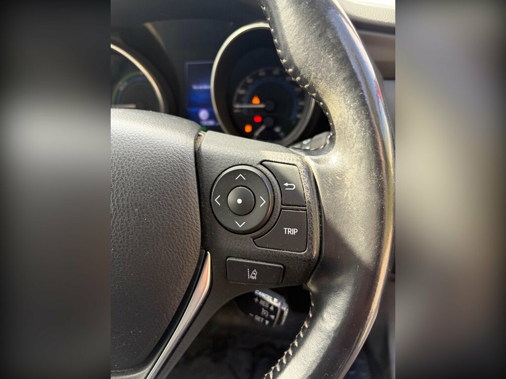 Toyota Auris Hatchback Black #19
