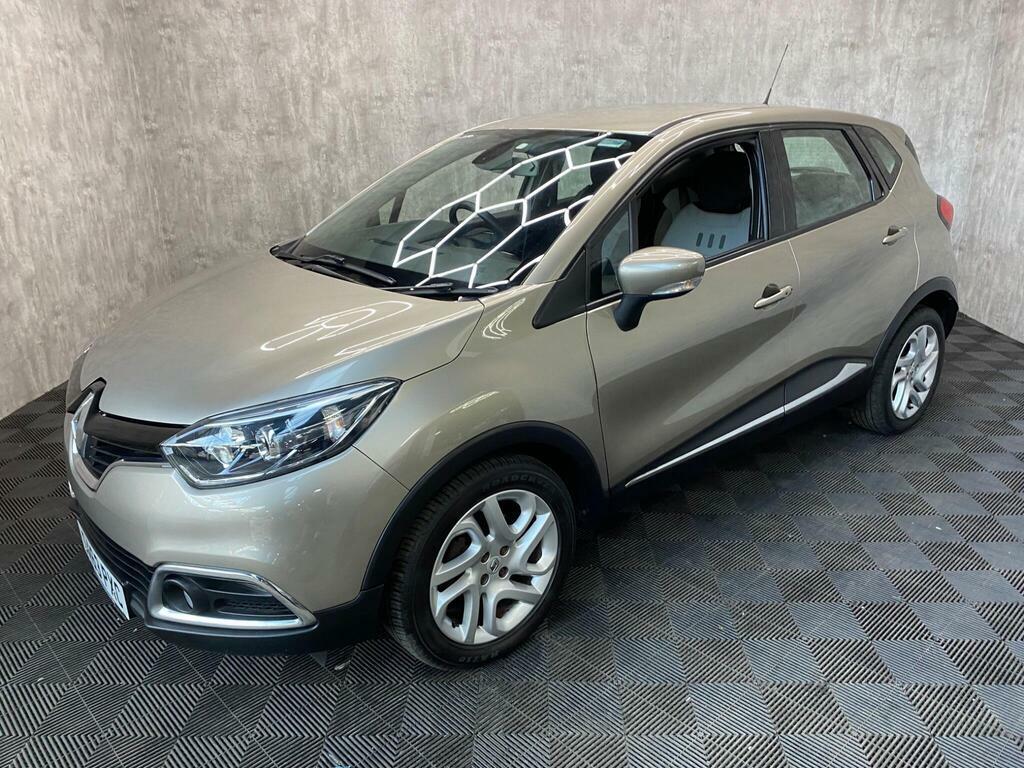 Renault Captur Dynamique Medianav Black #1