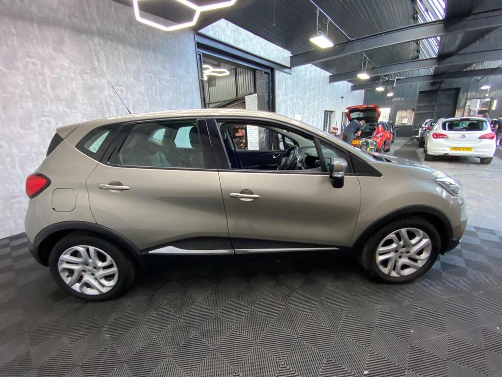 Renault Captur Dynamique Medianav Black #7