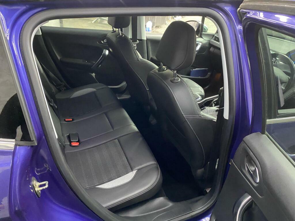 Peugeot 2008 Active White #24