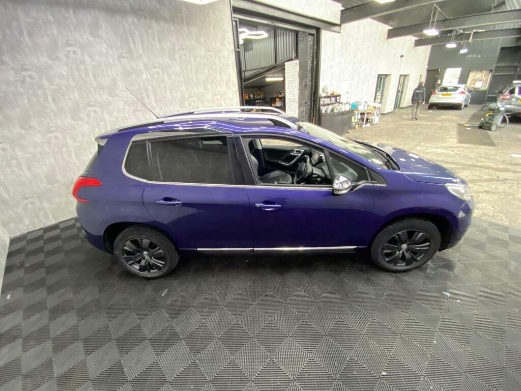 Peugeot 2008 Active White #8