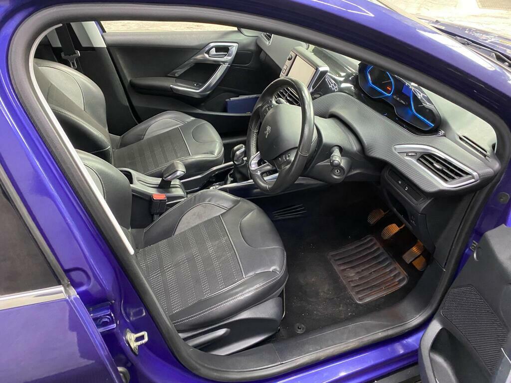 Peugeot 2008 Active White #21