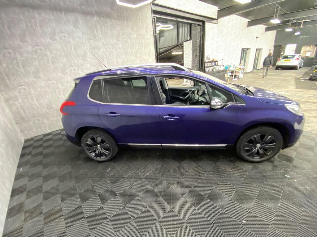 Peugeot 2008 Active White #7