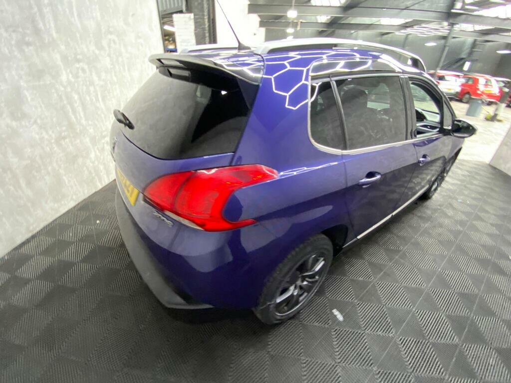 Peugeot 2008 Active White #9