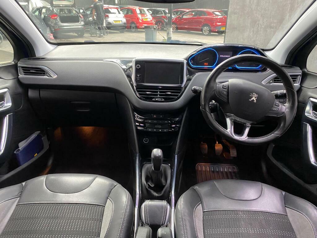Peugeot 2008 Active White #23