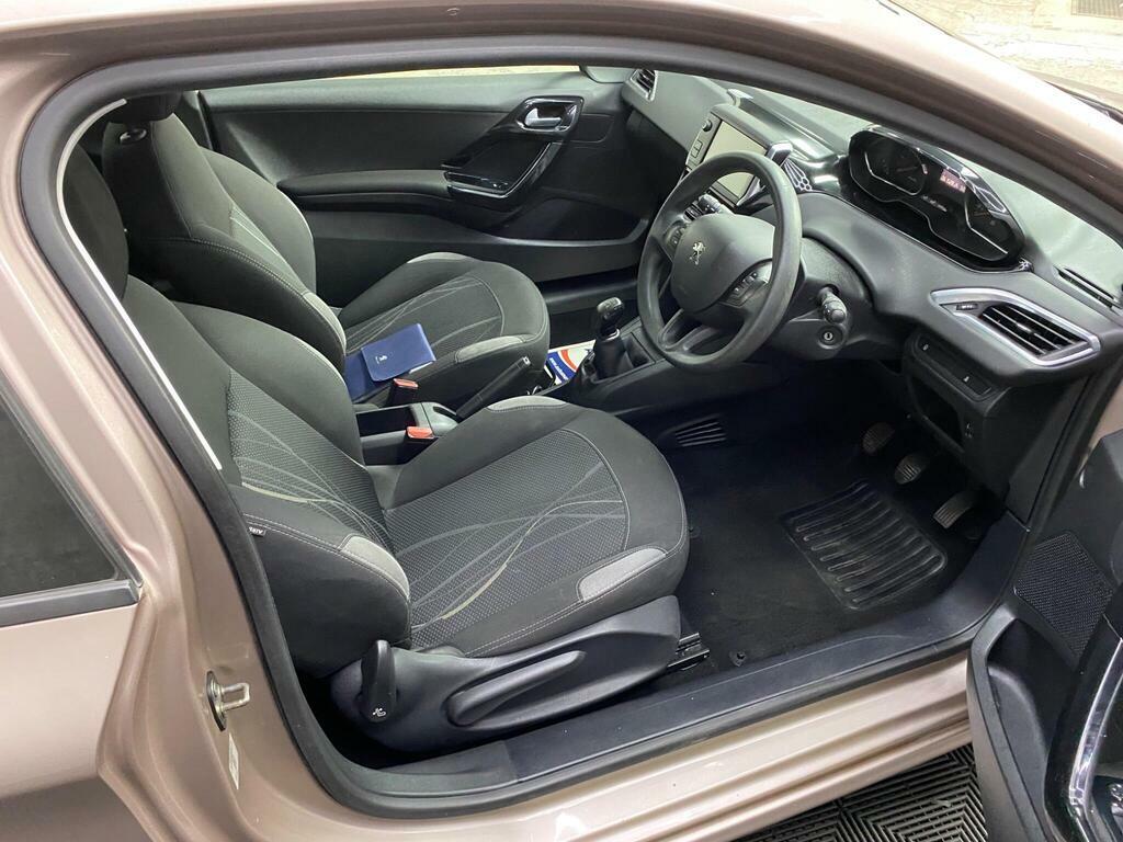 Peugeot 208 1.2 Vti Active Pink #21
