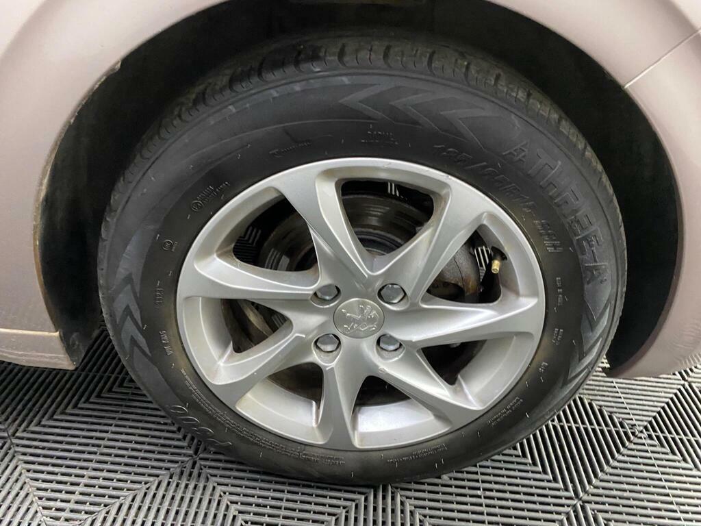 Peugeot 208 1.2 Vti Active Pink #20