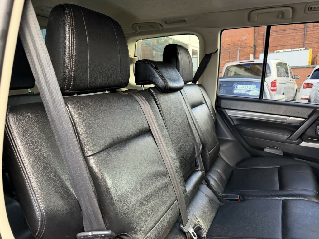 Mitsubishi Shogun Car Derived Van 3.2 Di D 4Work Sg2 White #10