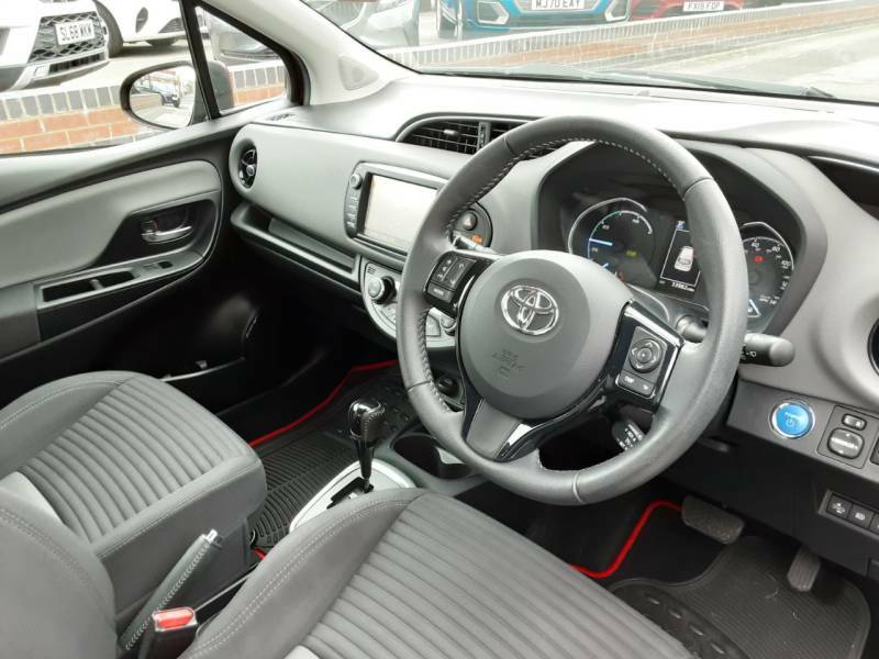Toyota Yaris 1.5 Hybrid Icon Tech Cvt Red #6