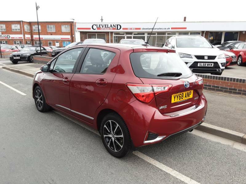 Toyota Yaris 1.5 Hybrid Icon Tech Cvt Red #4