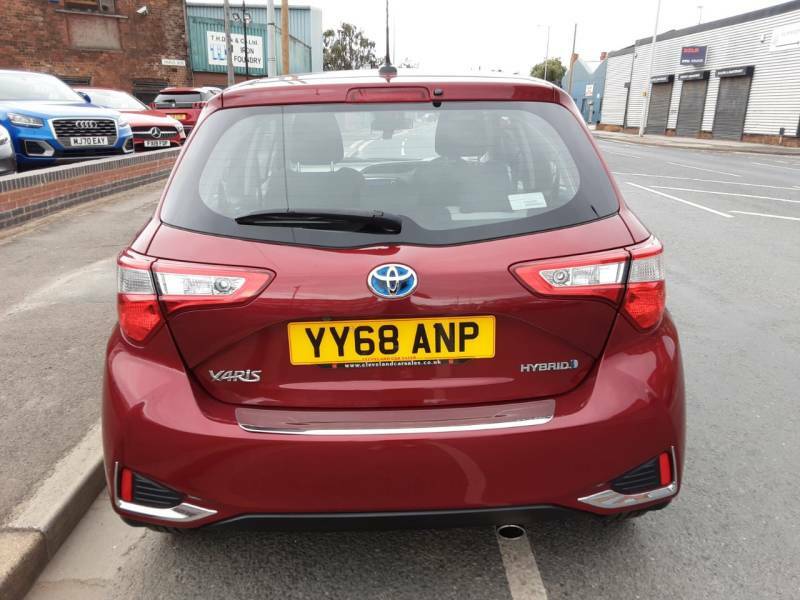 Toyota Yaris 1.5 Hybrid Icon Tech Cvt Red #3