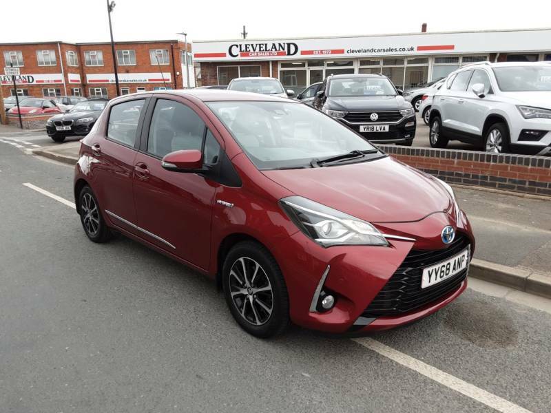 Toyota Yaris 1.5 Hybrid Icon Tech Cvt Red