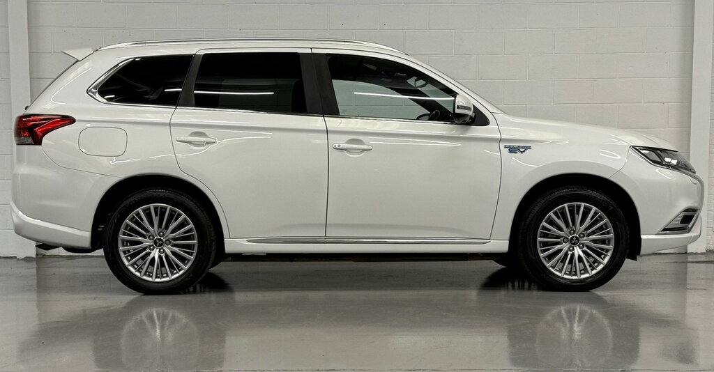 Mitsubishi Outlander 2.4H Twinmotor 13.8Kwh 4H Suv Plug-in H White