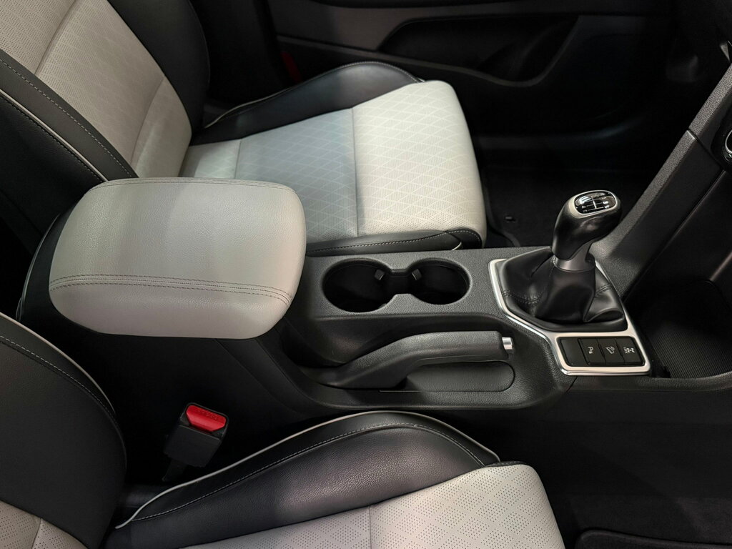 Kia Sportage 2 Crdi Isg White #40
