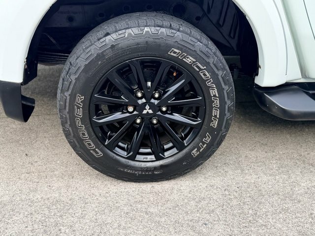 Mitsubishi L200 Green #27