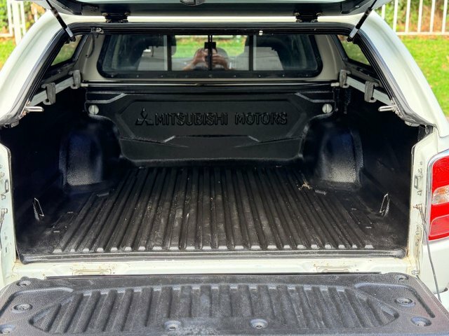 Mitsubishi L200 Green #38