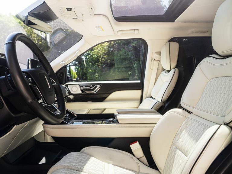 Lincoln Navigator Presidential Black #2