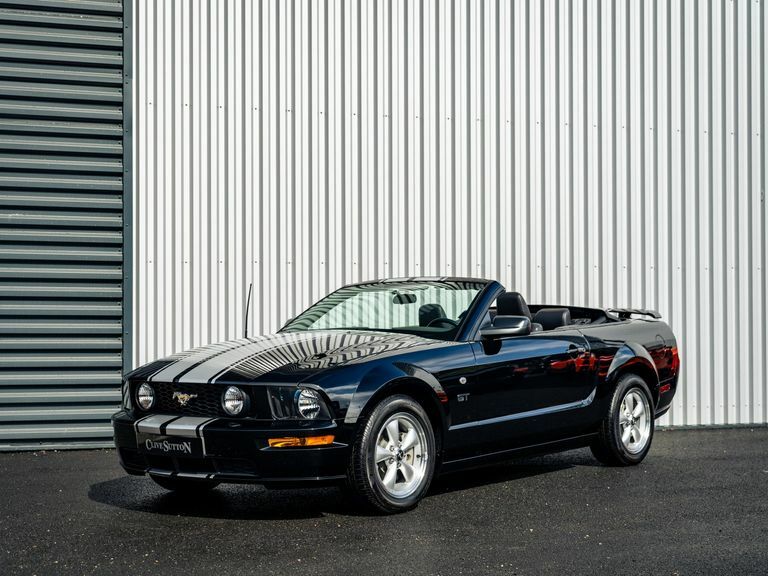 Ford Mustang Petrol Black