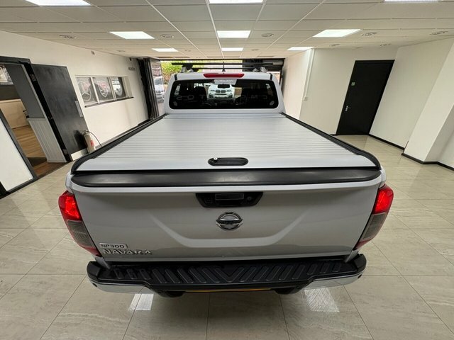 Nissan Navara 2.3 Dci Tekna Pickup Double Cab White #4
