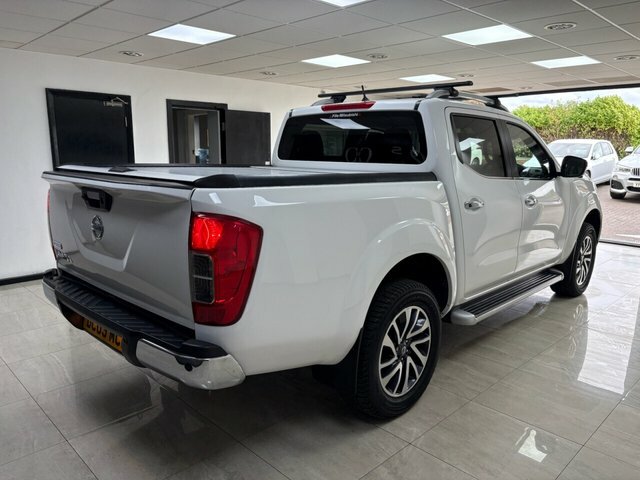Nissan Navara 2.3 Dci Tekna Pickup Double Cab White #2
