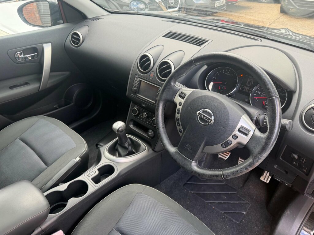 Nissan Qashqai Hatchback Red #9
