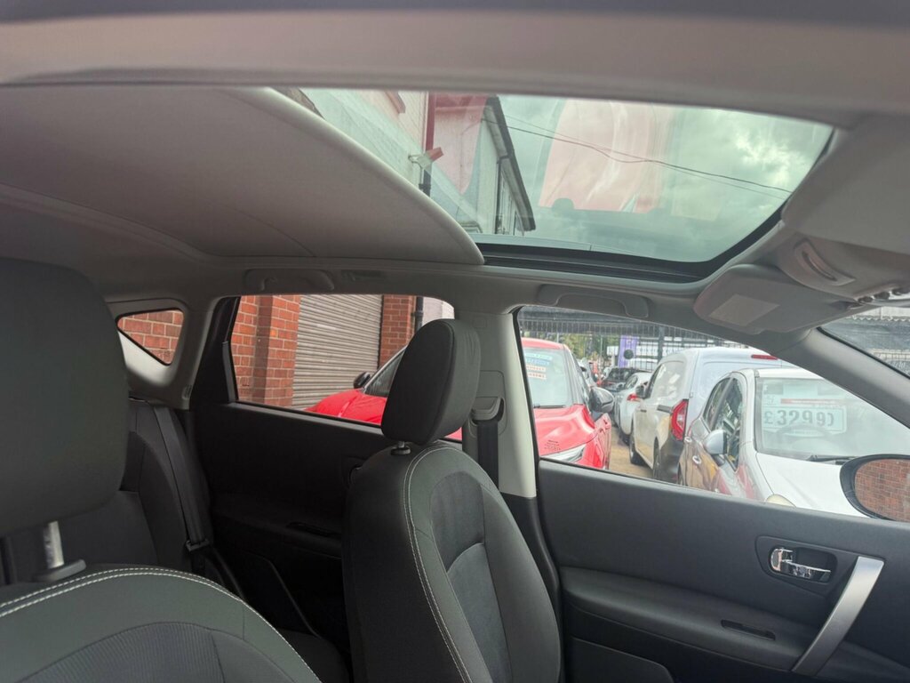 Nissan Qashqai Hatchback Red #10
