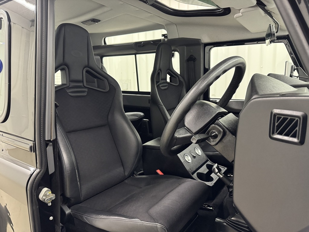 Land Rover Defender 90 Suv Green #9