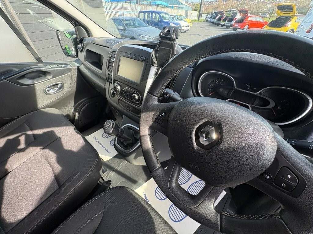 Renault Trafic 2L Business White #10