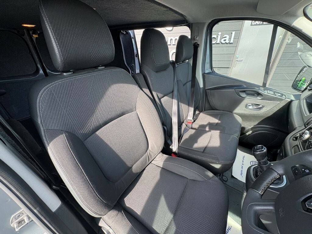 Renault Trafic 2L Business White #9