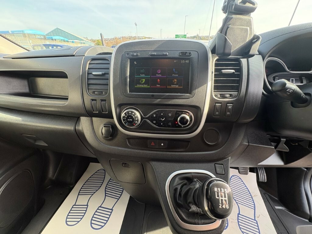 Renault Trafic 2L Business White #11