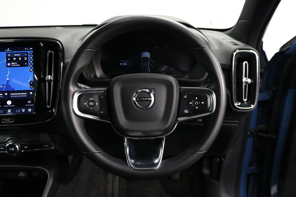 Volvo C40 69Kwh Plus Black #17