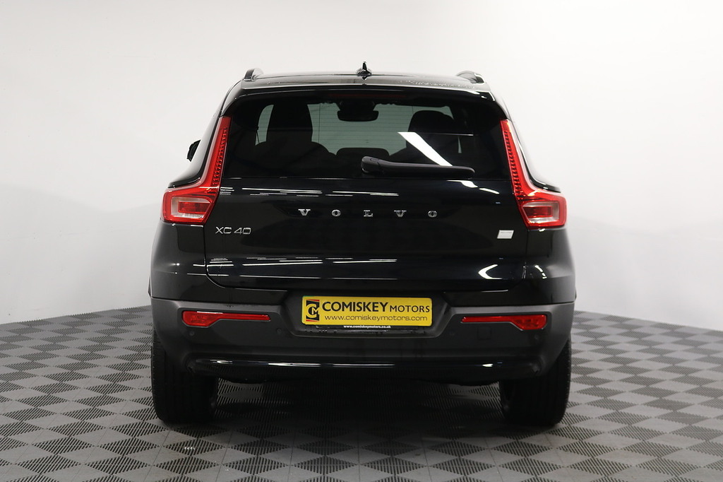 Volvo XC40 Plus Black #5