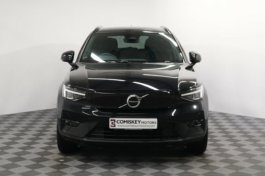 Volvo XC40 Plus Black #2