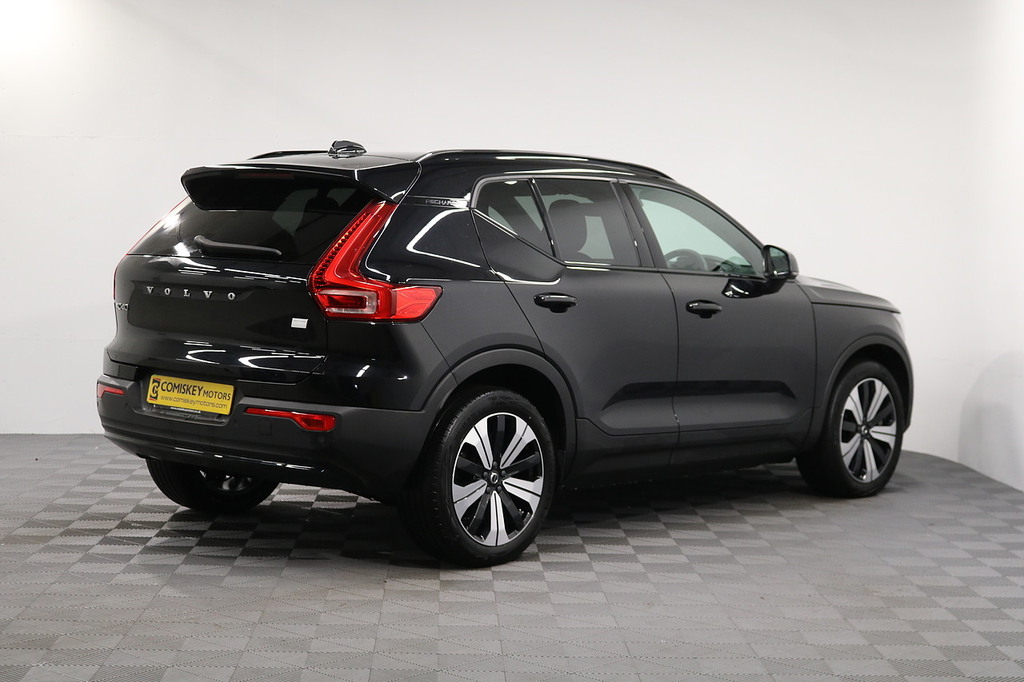 Volvo XC40 Plus Black #6