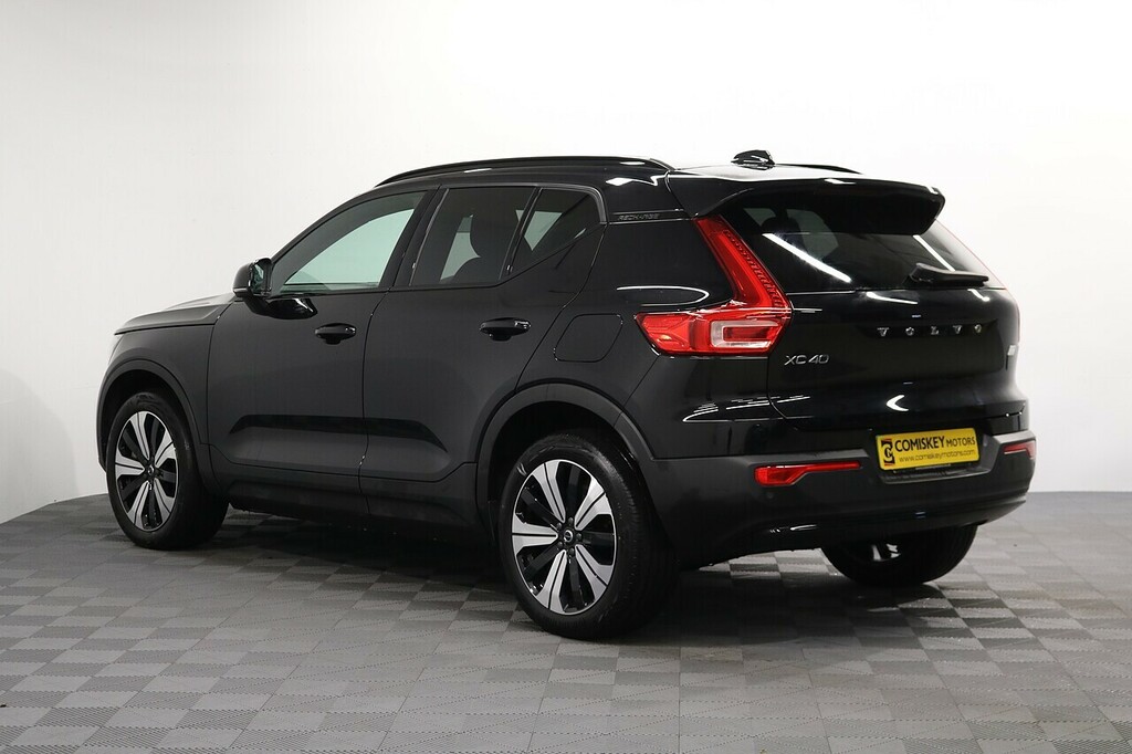 Volvo XC40 Plus Black #4
