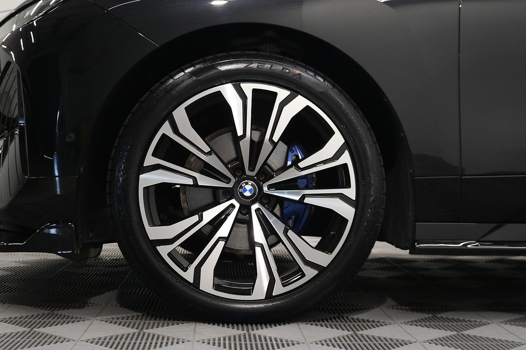 BMW iX M Sport Black #8