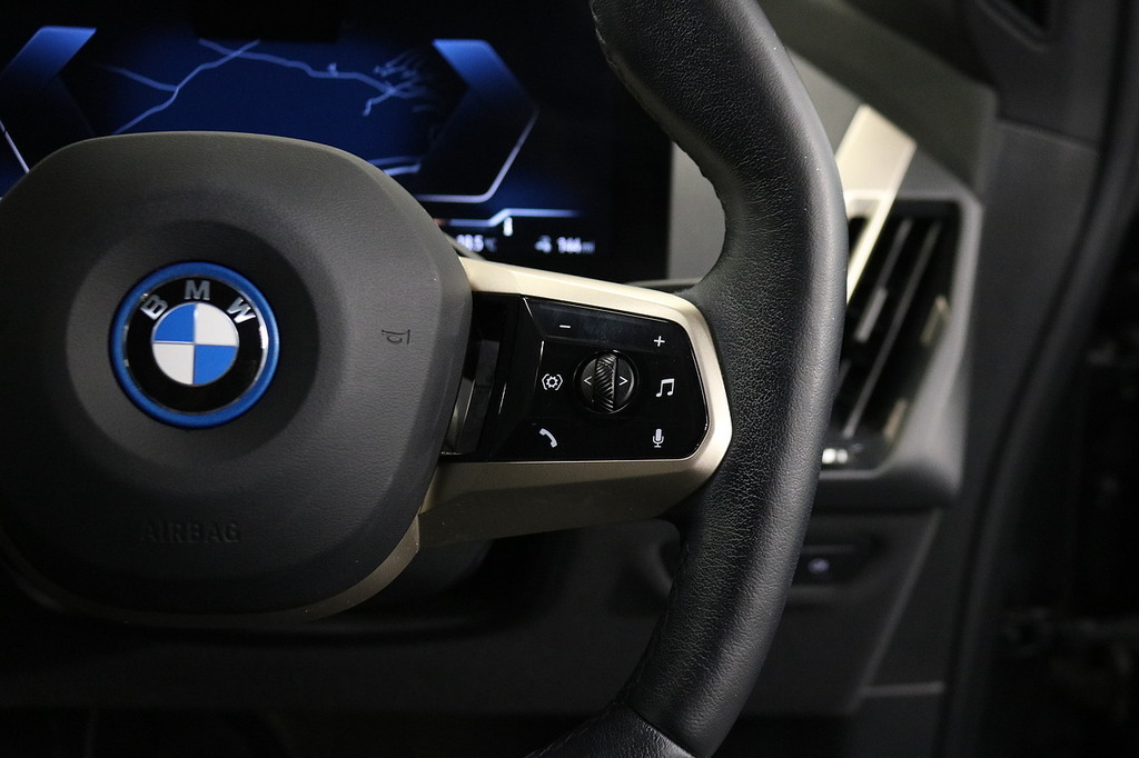 BMW iX M Sport Black #18