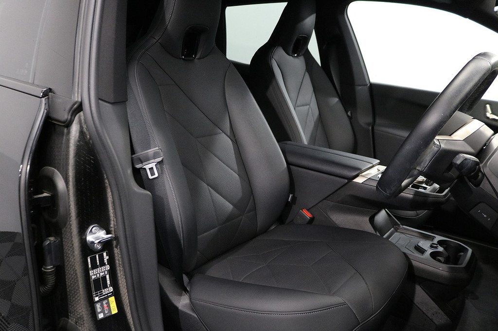 BMW iX M Sport Black #13