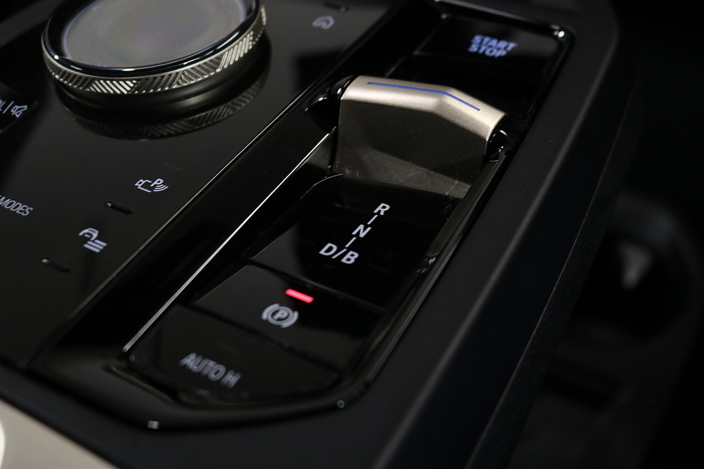 BMW iX M Sport Black #24