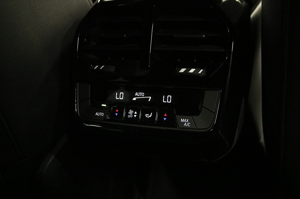 BMW iX M Sport Black #42