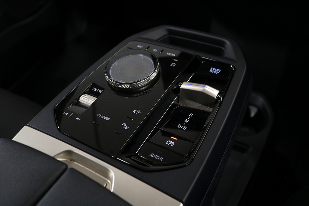 BMW iX M Sport Black #23