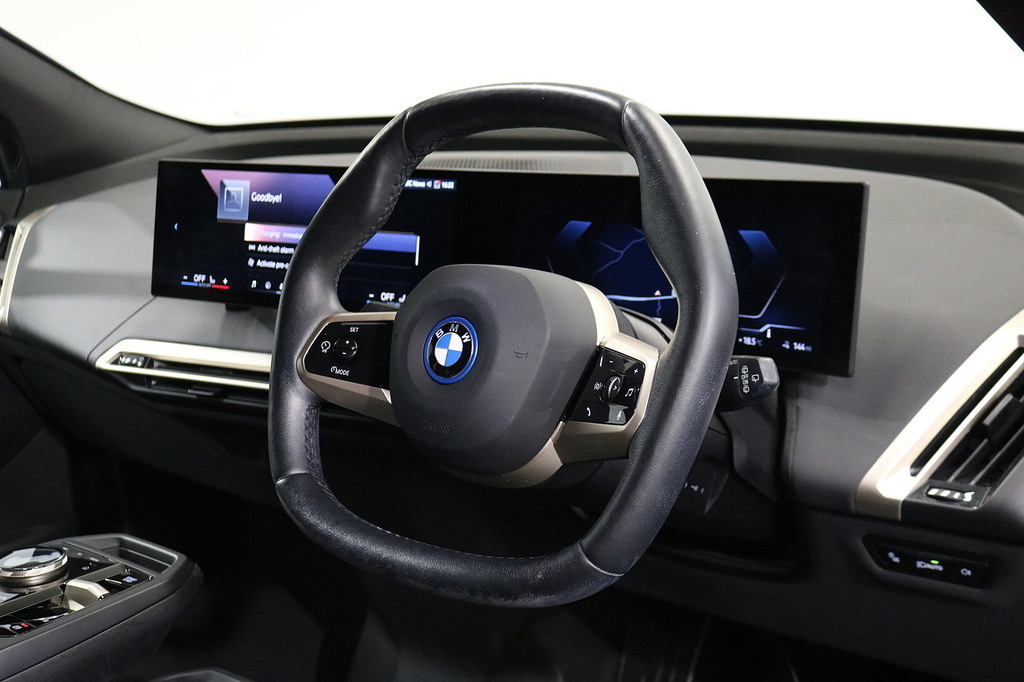 BMW iX M Sport Black #15