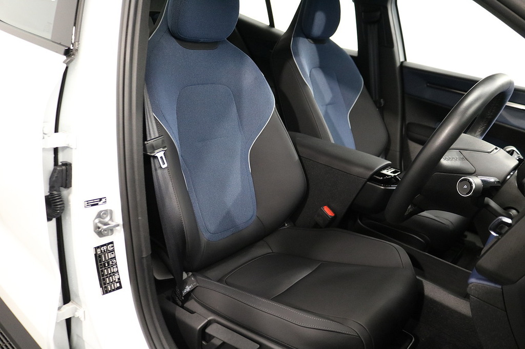 Volvo EX30 200Kw Sm Extended Range Plus 69Kwh White #14
