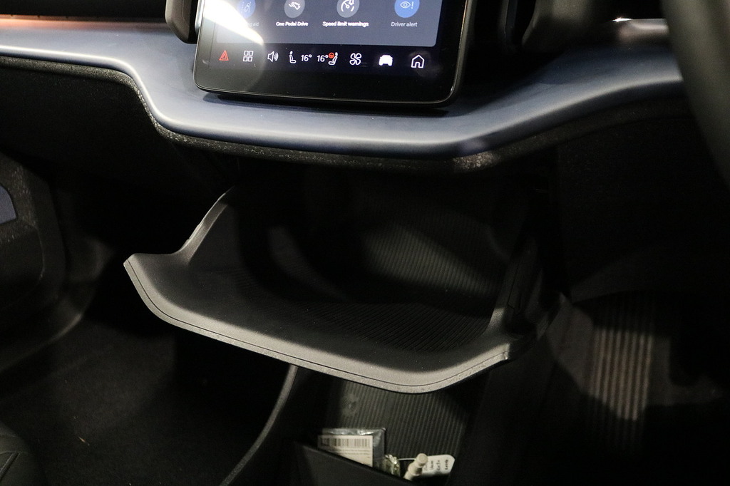 Volvo EX30 200Kw Sm Extended Range Plus 69Kwh White #40