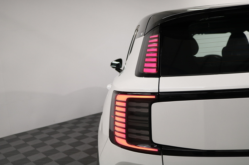 Volvo EX30 200Kw Sm Extended Range Plus 69Kwh White #11
