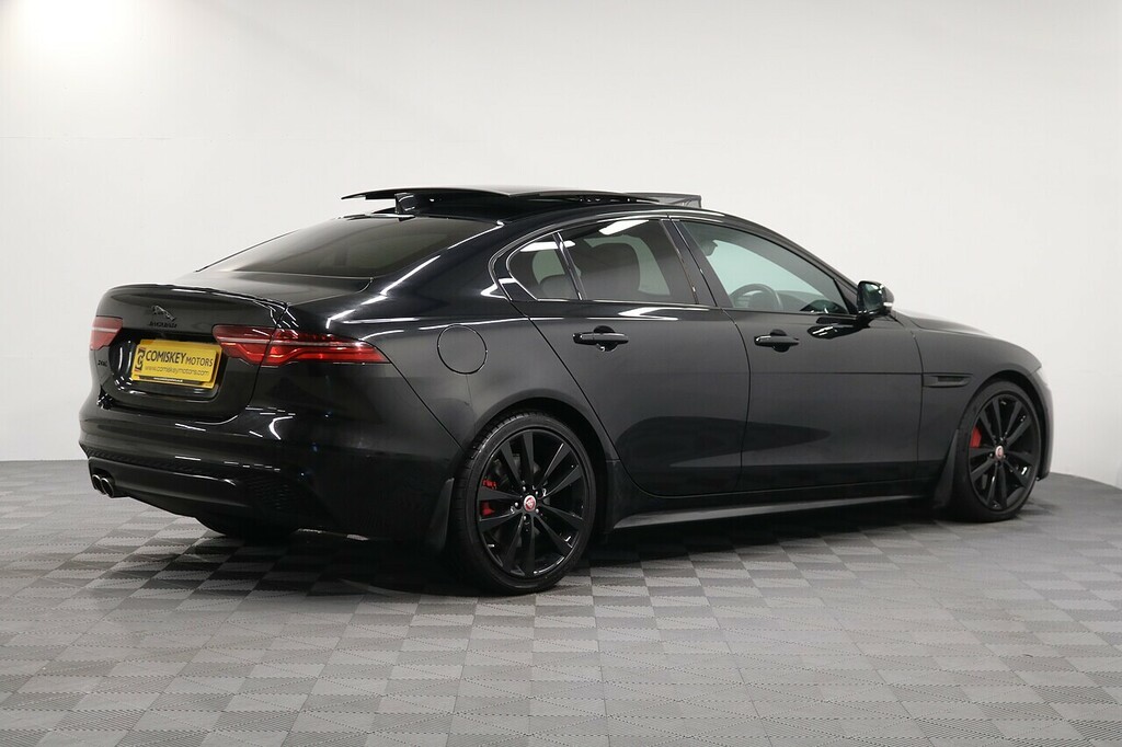 Jaguar XE D200 Mhev R-dynamic Black Black #5