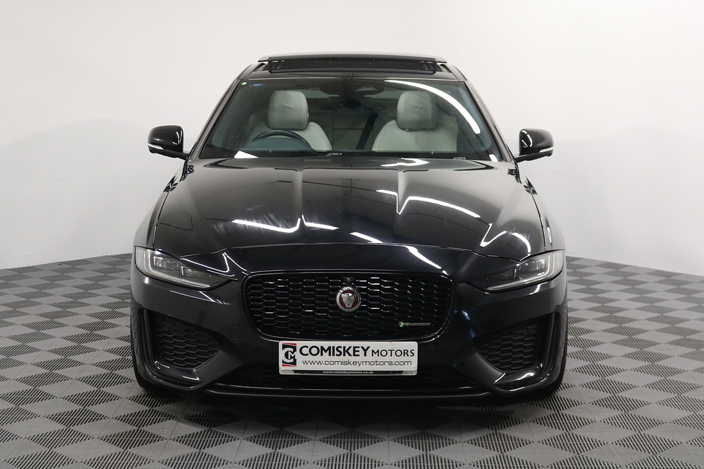 Jaguar XE D200 Mhev R-dynamic Black Black #2