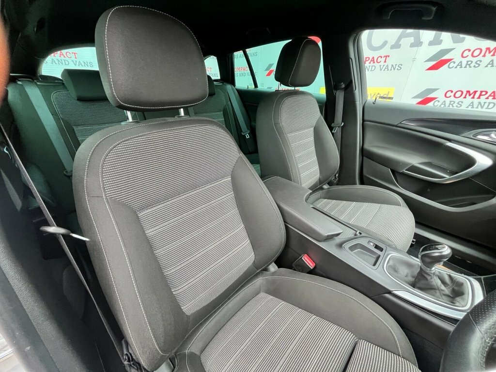 Vauxhall Insignia Hatchback White #8