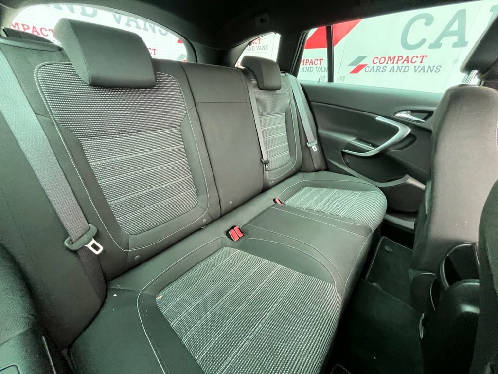 Vauxhall Insignia Hatchback White #9